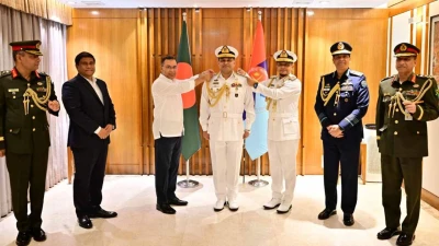 অ্যাডমিরাল পদে পদোন্নতি পেলেন নৌবাহিনী প্রধান খোন্দকার মিসবাহ