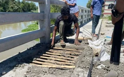 রডের বদলে বাঁশ দিয়ে ঢালাই
