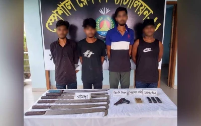 রূপগঞ্জে বিদেশি পিস্তল-রামদাসহ কিশোর গ্যাং লিডার ‘কুত্তা শ্রাবণ’সহ গ্রেপ্তার ৪