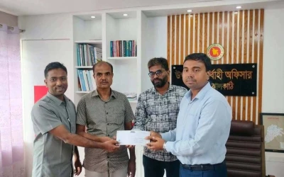 অগ্নিকান্ডে ক্ষতিগ্রস্থ পরিবারকে উপজেলা প্রশাসনের আর্থিক সহায়তা