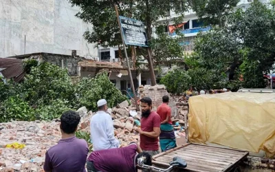 মিরপুরে মধ্যরাতে গুঁড়িয়ে দেওয়া হলো এনজিও কার্যালয়