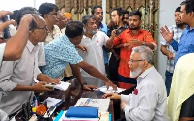 রাজশাহী মেডিকেল বিশ্ববিদ্যালয়ের ভিসিকে ‘ঘেরাও করে’ পদত্যাগে বাধ্য করার অভিযোগ