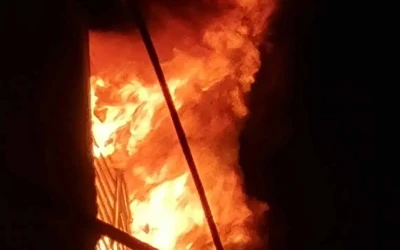 চকবাজারের আগুন ১২ ঘণ্টা পর নিয়ন্ত্রণে, হাসপাতালে ৪ ফায়ার ফাইটার