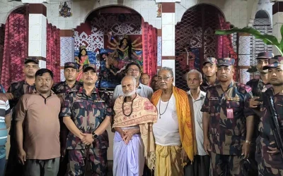ডিমলায় দুর্গাপূজার মণ্ডপ পরিদর্শনে ৫১ বিজিবির অধিনায়ক