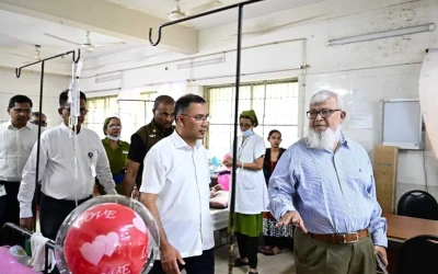 শিশু হাসপাতালে চিকিৎসকের কক্ষে ধূমপান, দেখেই বরখাস্তের নির্দেশ প্রধানমন্ত্রীর