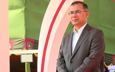সেনাবাহিনীর ৭ ইউনিটকে জাতীয় পতাকা দিলেন প্রধানমন্ত্রী