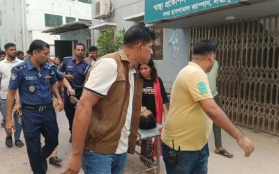বাড়ি থেকে ডেকে নিয়ে ব্যবসায়ীকে গুলি করে হত্যা